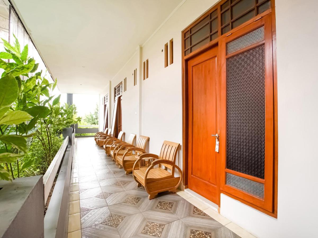 Urbanview Hotel Blok O International By Reddoorz Baturetno Exterior photo