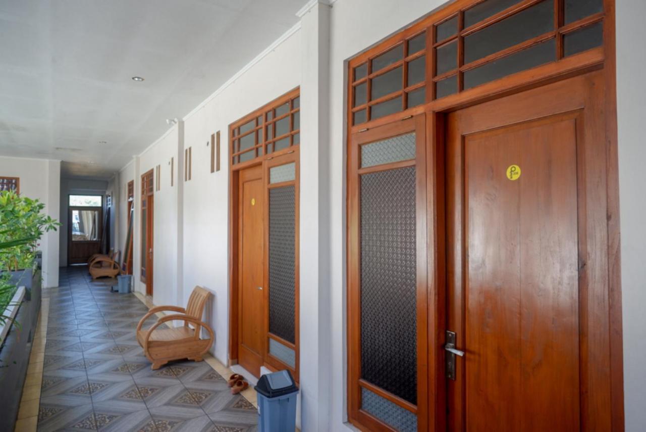 Urbanview Hotel Blok O International By Reddoorz Baturetno Exterior photo