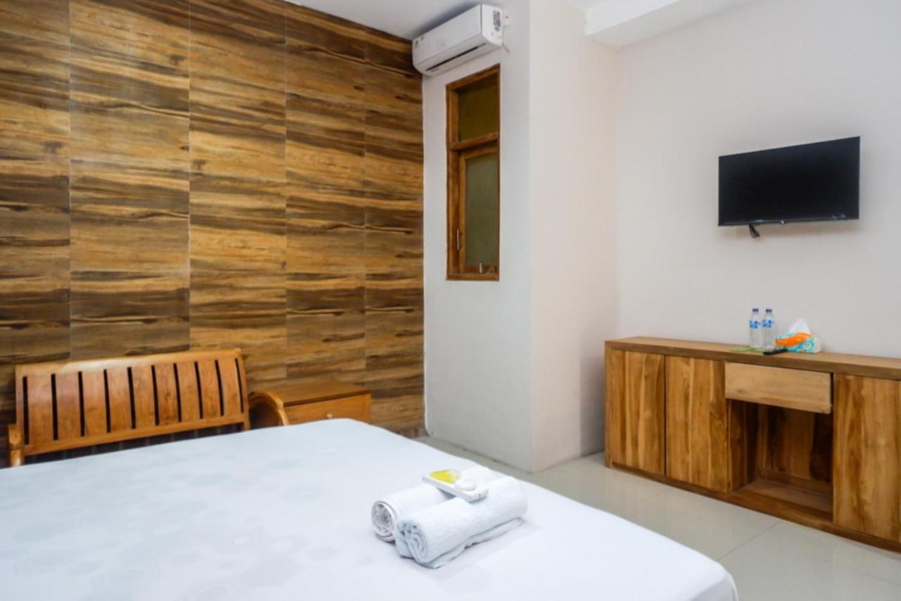 Urbanview Hotel Blok O International By Reddoorz Baturetno Exterior photo